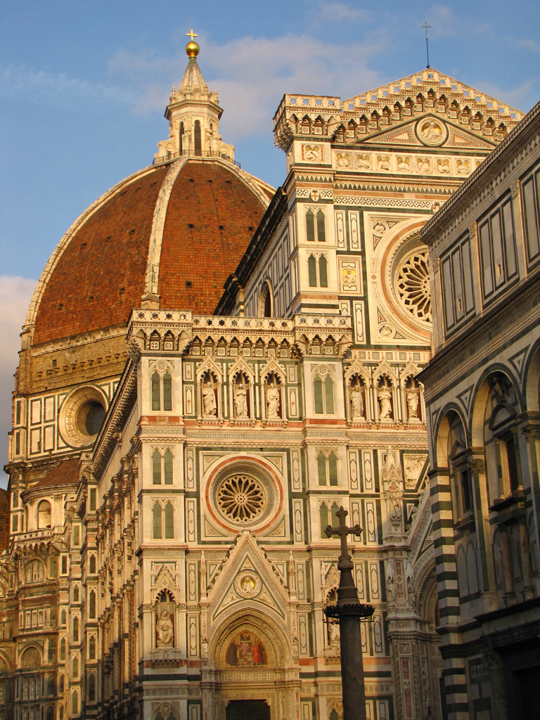 Duomo je žarel v večernem soncu