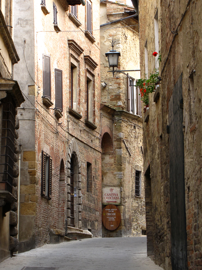 Zavite uličice so ena izmed značilnosti toskanskih mest