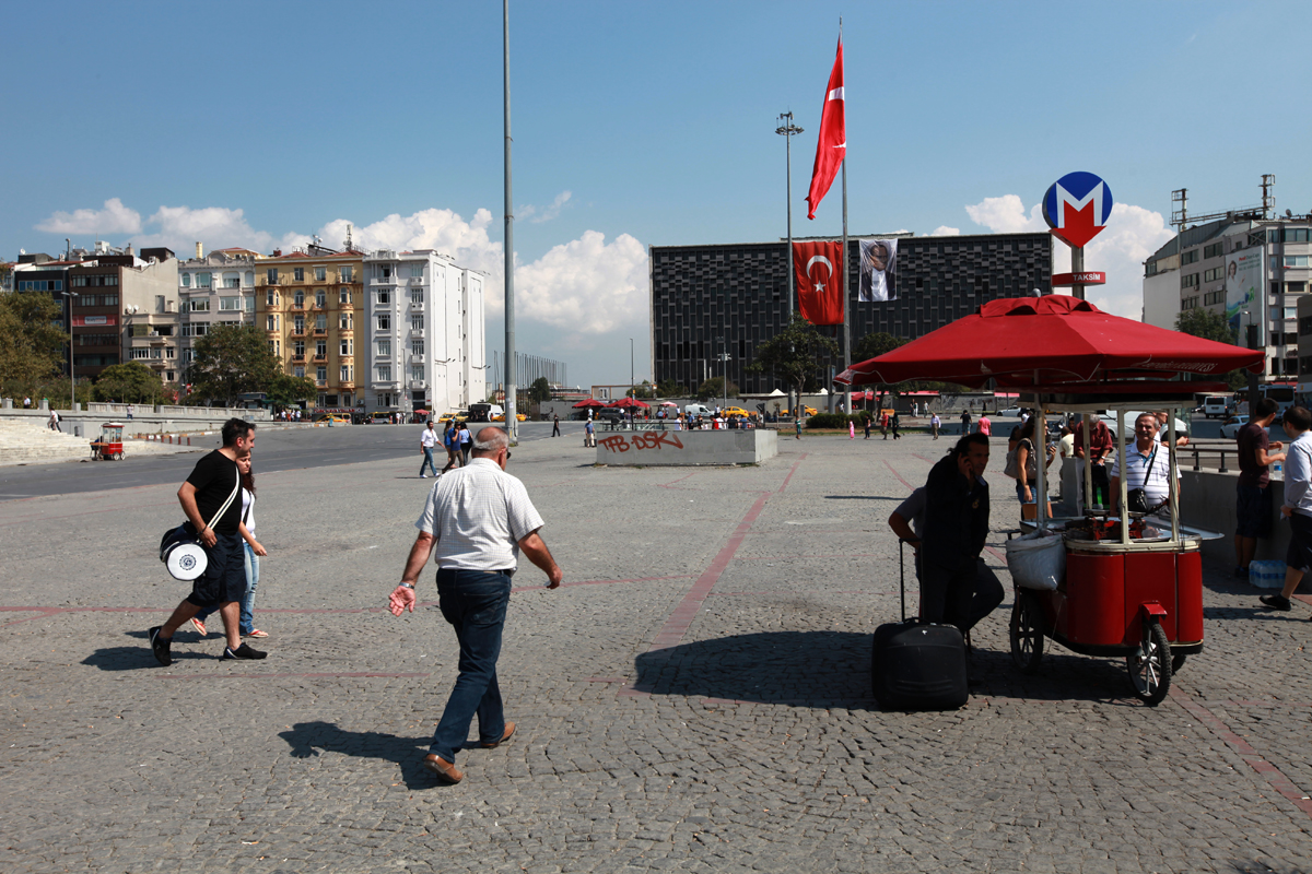 Taksim je bil v času najinega obiska povsem miren