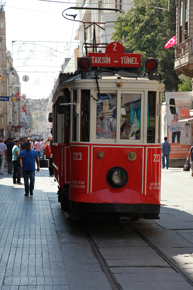 Starinski tramvaj vozi na Taksim