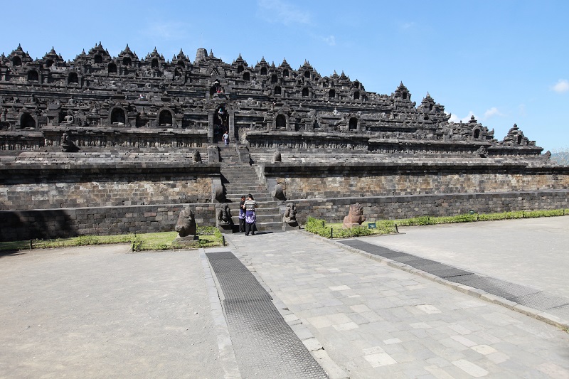 Borobudur-ne moreš verjeti, da so tako čudovit tempelj postavili pred več kot 1200 leti