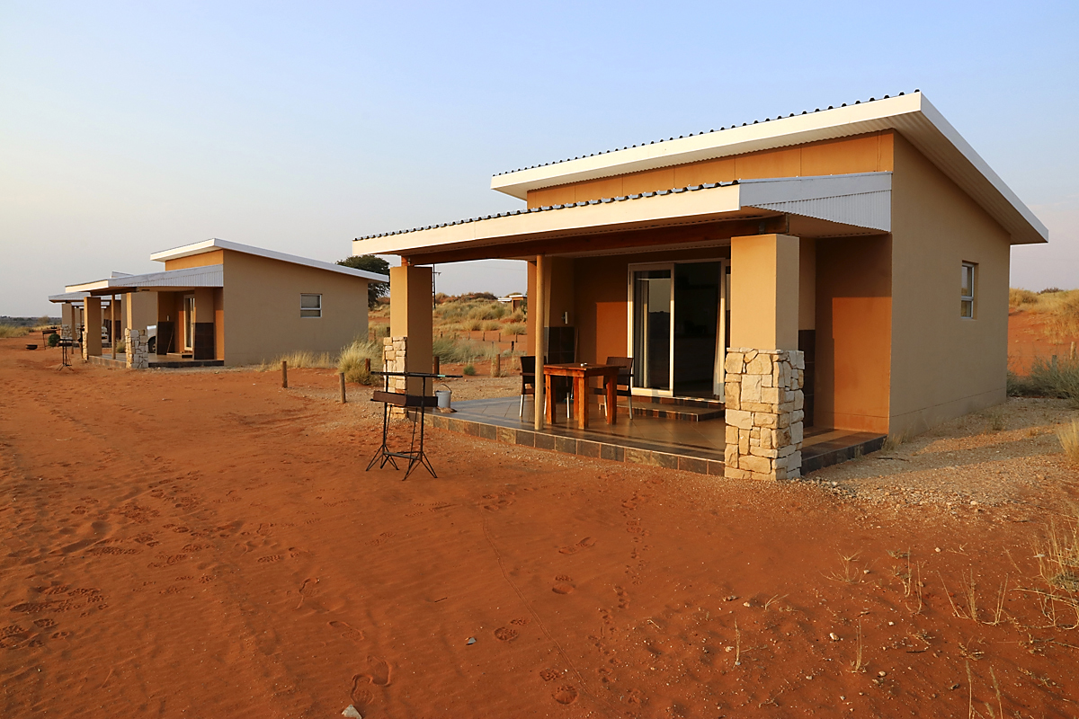 Najin bungalov v Kalahariju, pred parkom